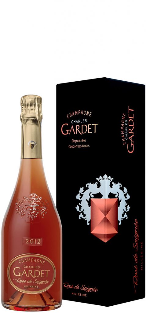 Le Charles Rosé de Saignée 2012 s’exprime par sa puissance en fruits rouges. Son goût équilibré rappelle la caresse d’un pétale de rose.